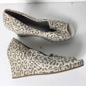 Toms Gray 81/2 Casual Animal Slip On Wedges